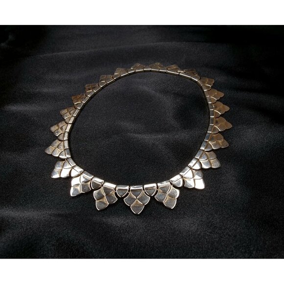 Vintage TRIFARI Signed 1940s Alfred Philippe Silver Necklace Scalloped Design - Picture 3 of 5